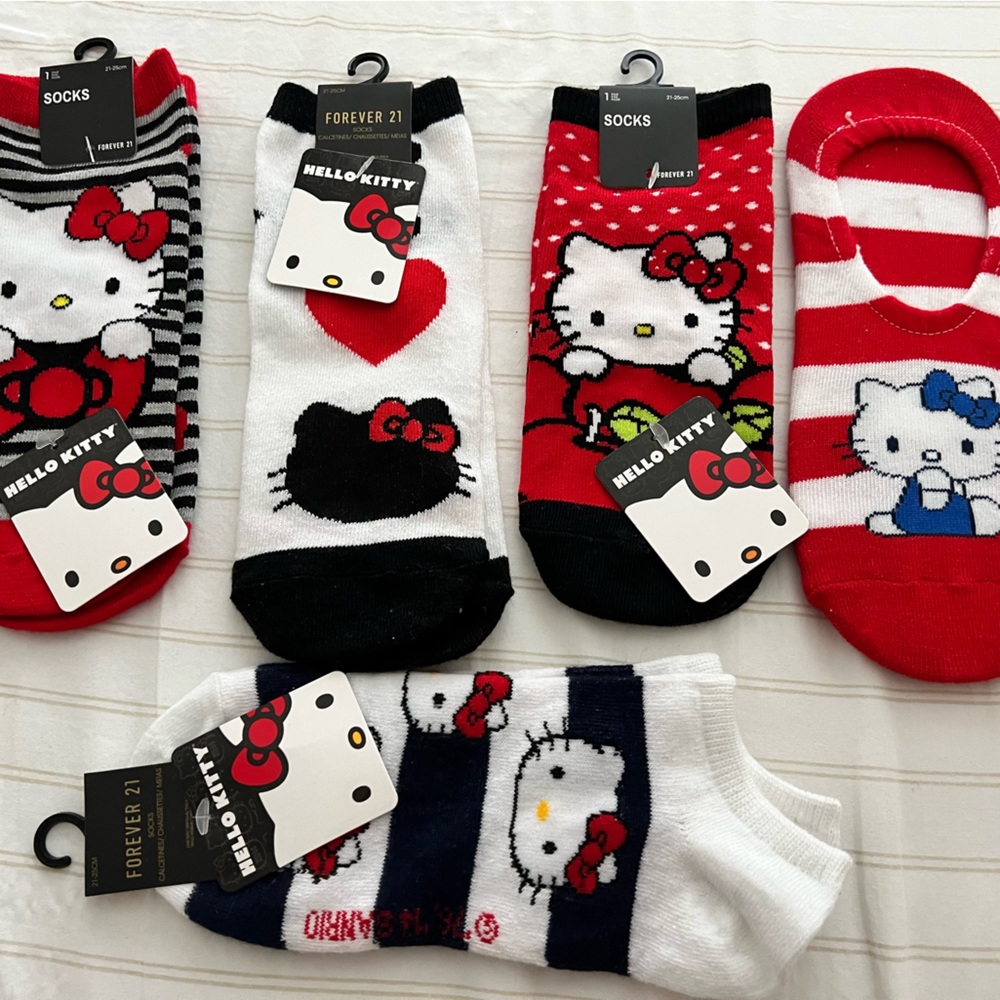 Hello Kitty socks - Picture 2 of 2